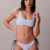 Bikini z graficznym monogramem i wiązaniem z boku
