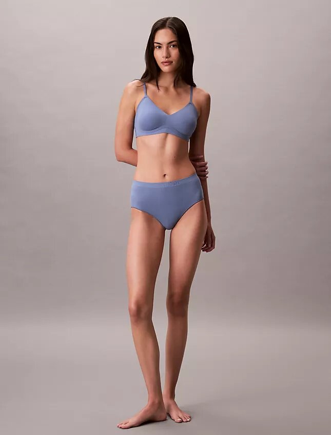 Bralette z żelowymi fiszbinami i lekką podszewką Bralette z żelowymi fiszbinami i lekką podszewką