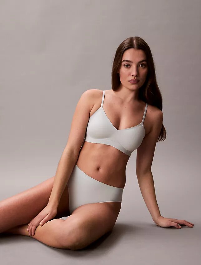 Bralette z żelowymi fiszbinami i lekką podszewką Bralette z żelowymi fiszbinami i lekką podszewką
