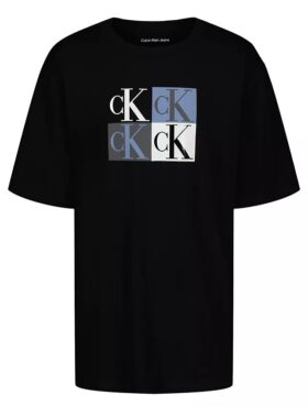 Chłopięca koszulka z kwadratowym nadrukiem w stylu color block i Monogramem
