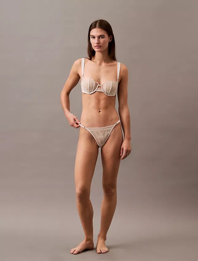 CK Black biustonosz balkonetkowy z kwiatową koronką, Unlined CK Black biustonosz balkonetkowy z kwiatową koronką, Unlined