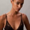 CK Black Floral Lace – lekko wyściełany biustonosz z głębokim dekoltem CK Black Floral Lace – lekko wyściełany biustonosz z głębokim dekoltem