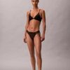 CK Black Floral Lace – lekko wyściełany biustonosz z głębokim dekoltem CK Black Floral Lace – lekko wyściełany biustonosz z głębokim dekoltem