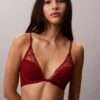 CK Black Floral Lace – lekko wyściełany biustonosz z głębokim dekoltem CK Black Floral Lace – lekko wyściełany biustonosz z głębokim dekoltem