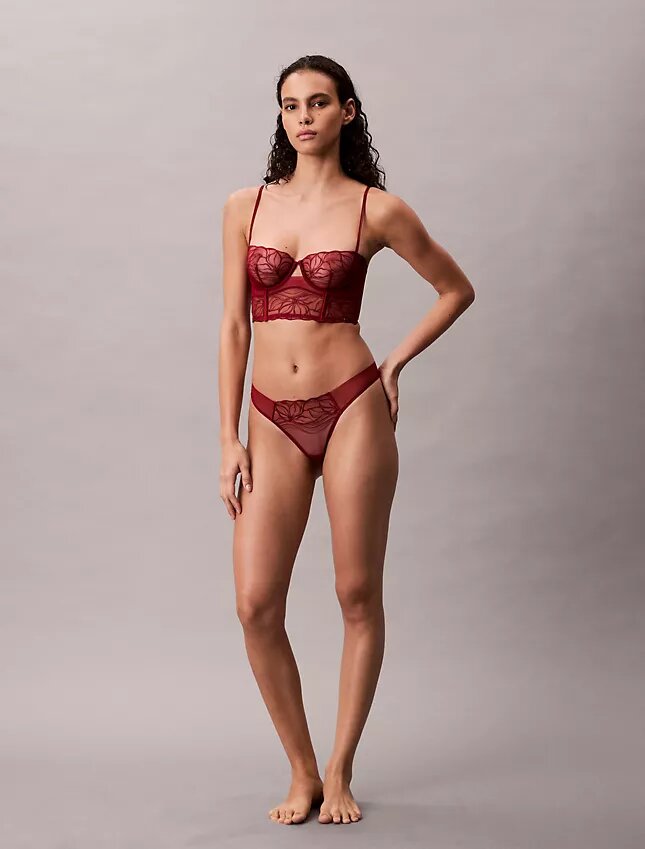 CK Black koronkowe Thong z kwiatowym wzorem CK Black koronkowe Thong z kwiatowym wzorem