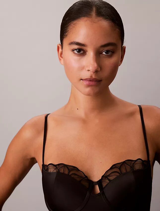 CK Black kwiatowy body z koronką CK Black kwiatowy body z koronką