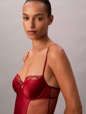 CK Black kwiatowy body z koronką