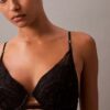 CK Black Push-Up biustonosz z głębokim dekoltem i kwiatową koronką CK Black Push-Up biustonosz z głębokim dekoltem i kwiatową koronką