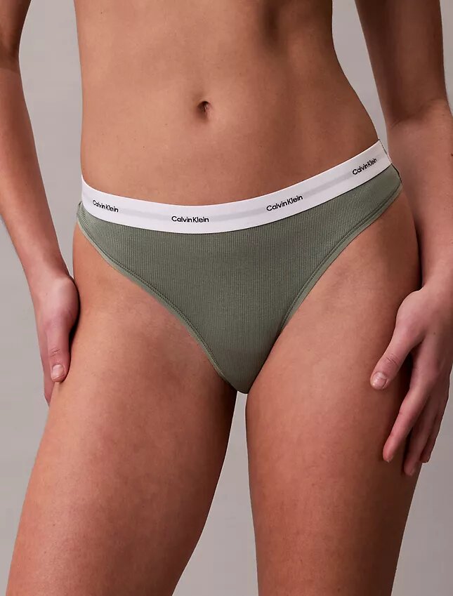 Cotton Stretch Thong z elastycznego materiału prążkowanego Cotton Stretch Thong z elastycznego materiału prążkowanego