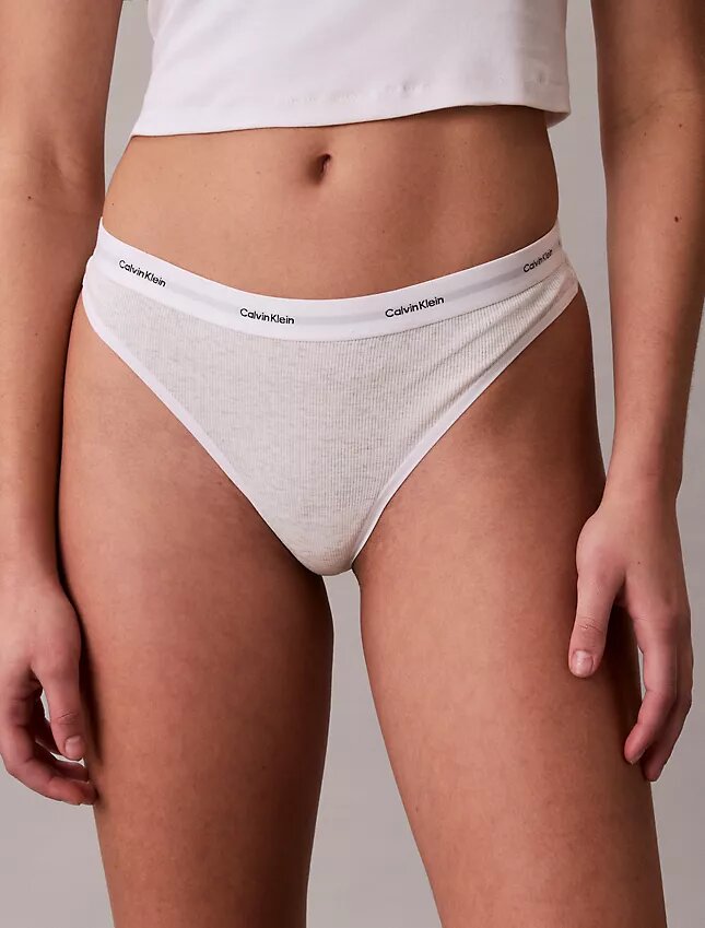 Cotton Stretch Thong z elastycznego materiału prążkowanego Cotton Stretch Thong z elastycznego materiału prążkowanego