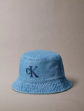 Czapka typu bucket z wypranego Denimu z haftowanym logo