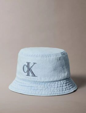 Czapka typu bucket z wypranego Denimu z haftowanym logo