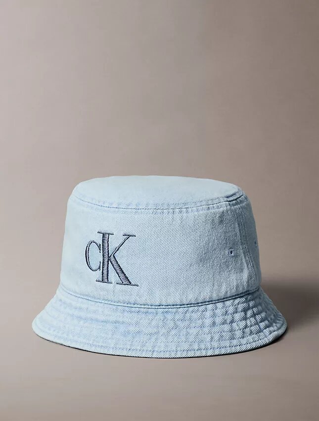 Czapka typu bucket z wypranego Denimu z haftowanym logo Czapka typu bucket z wypranego Denimu z haftowanym logo