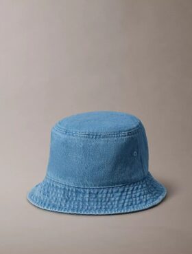 Czapka typu bucket z wypranego Denimu z haftowanym logo