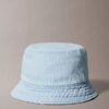 Czapka typu bucket z wypranego Denimu z haftowanym logo Czapka typu bucket z wypranego Denimu z haftowanym logo