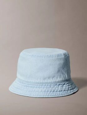 Czapka typu bucket z wypranego Denimu z haftowanym logo