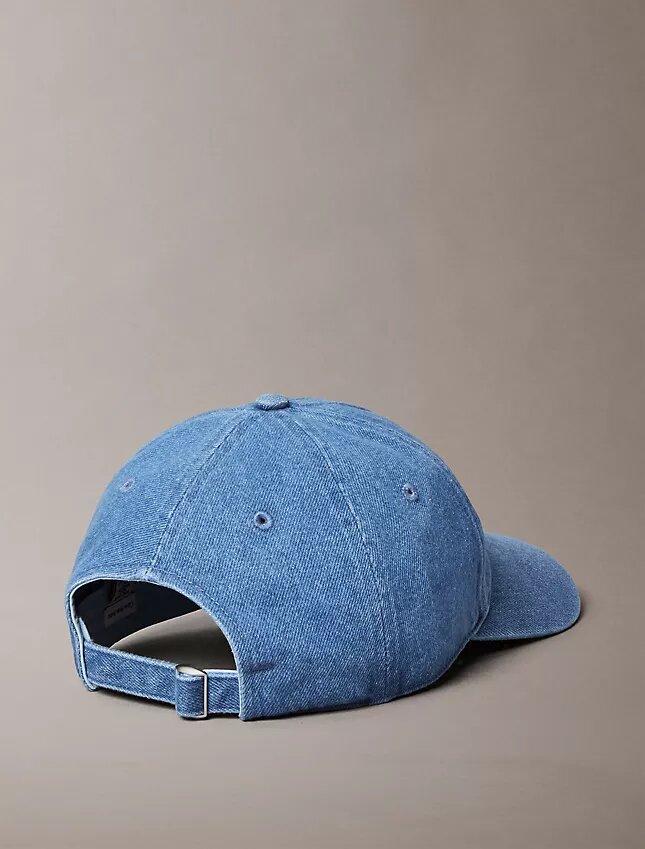 Czapka z daszkiem z pranej Denim z haftowanym logo Czapka z daszkiem z pranej Denim z haftowanym logo