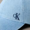 Czapka z daszkiem z pranej Denim z haftowanym logo Czapka z daszkiem z pranej Denim z haftowanym logo