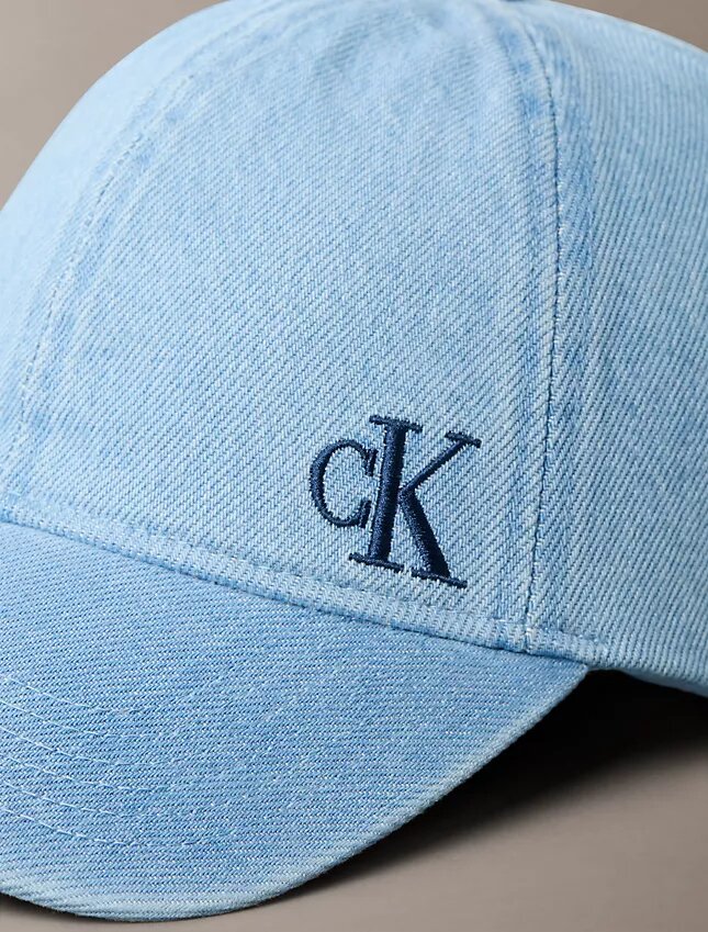 Czapka z daszkiem z pranej Denim z haftowanym logo Czapka z daszkiem z pranej Denim z haftowanym logo