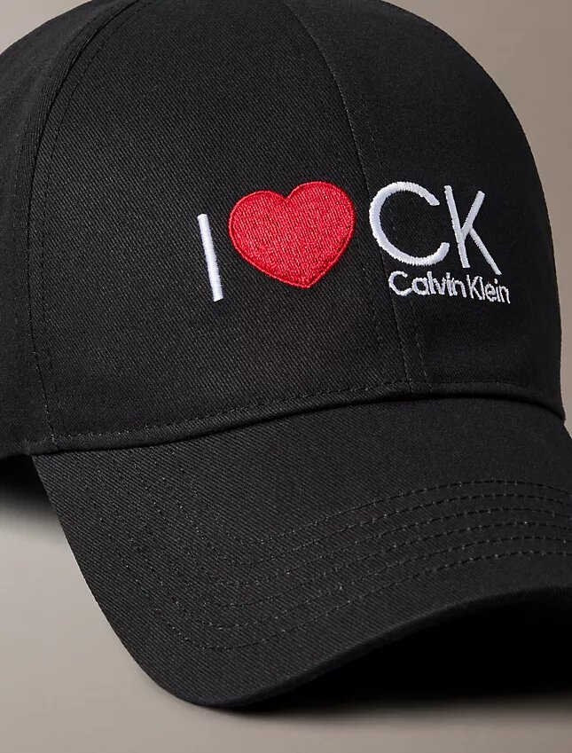 Czapka z graficznym napisem „I Love Ck” z tkaniny skośnej Czapka z graficznym napisem „I Love Ck” z tkaniny skośnej