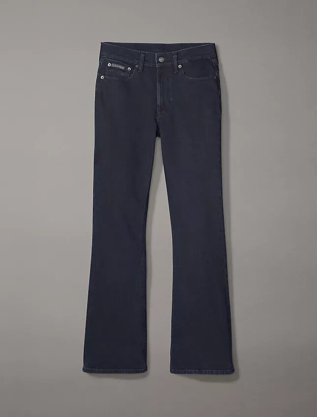 Dżinsy z średnim stanem i rozszerzanymi nogawkami Dżinsy z średnim stanem i rozszerzanymi nogawkami