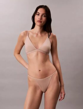 Dopasowany do sylwetki, lekko wyściełany biustonosz typu Bralette w kształcie trójkąta