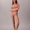 Dopasowany do sylwetki, lekko wyściełany biustonosz typu Bralette w kształcie trójkąta
