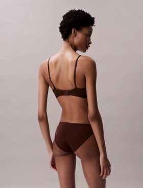 Dopasowany do sylwetki, lekko wyściełany biustonosz typu Bralette w kształcie trójkąta Dopasowany do sylwetki, lekko wyściełany biustonosz typu Bralette w kształcie trójkąta
