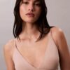 Dopasowany do sylwetki, lekko wyściełany biustonosz typu Bralette w kształcie trójkąta Dopasowany do sylwetki, lekko wyściełany biustonosz typu Bralette w kształcie trójkąta