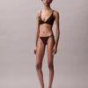 Dopasowany do sylwetki, lekko wyściełany biustonosz typu Bralette w kształcie trójkąta