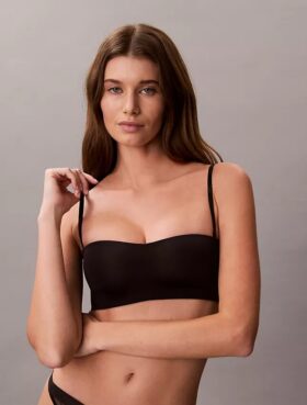 Dopasowany do sylwetki, lekko wyściełany Bralette