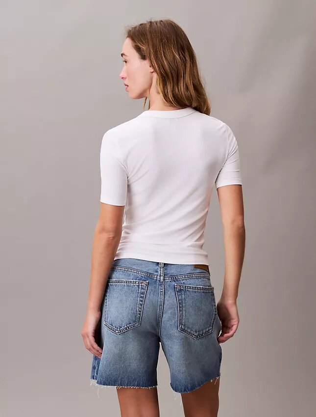 Elastyczna koszulka slim fit z nadrukiem monogramu z Modal Elastyczna koszulka slim fit z nadrukiem monogramu z Modal