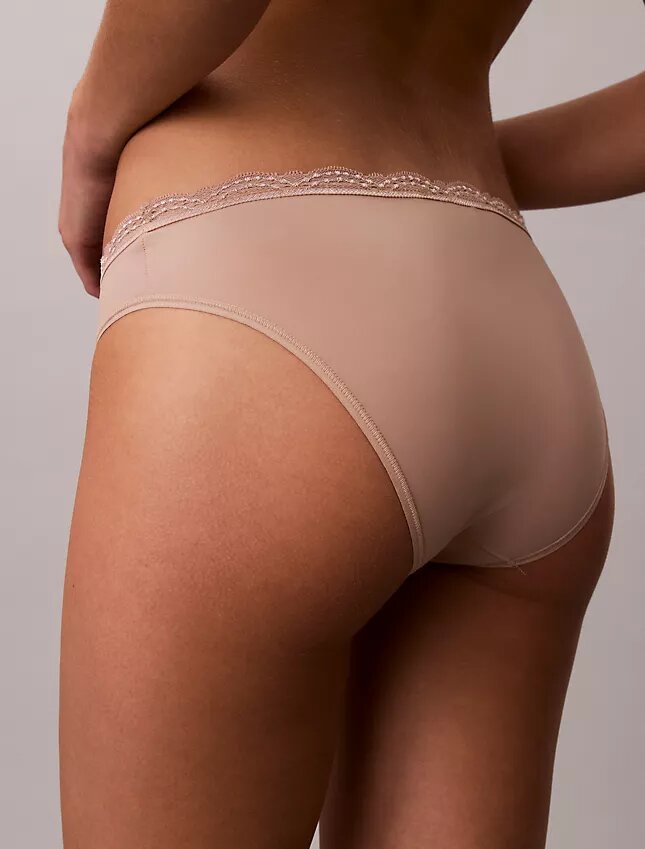 Elastyczne Bikini z mikrofibry z koronką Elastyczne Bikini z mikrofibry z koronką