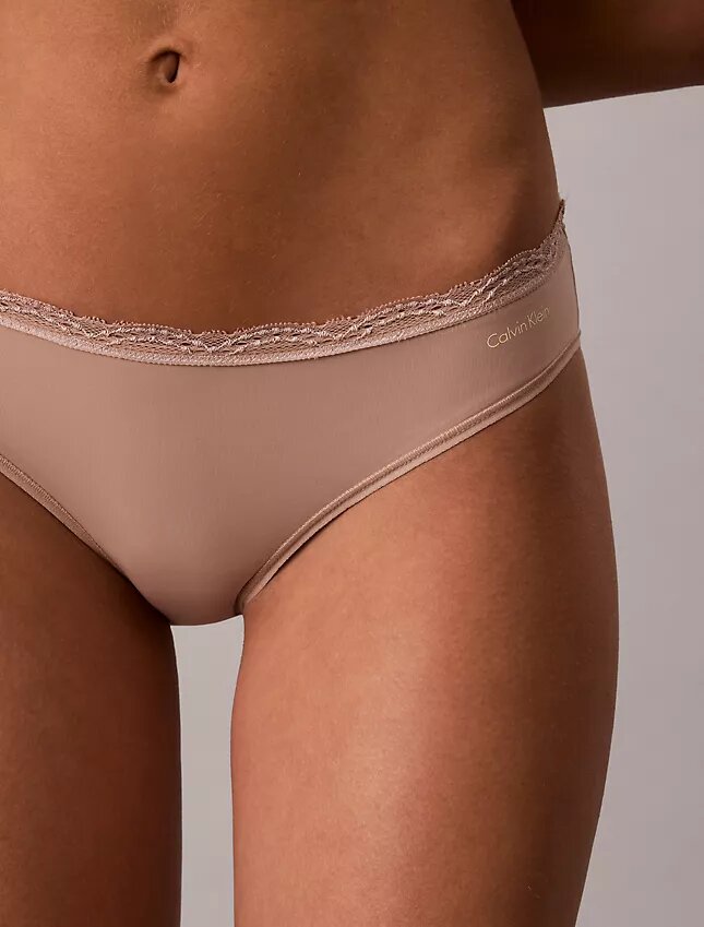 Elastyczne Bikini z mikrofibry z koronką Elastyczne Bikini z mikrofibry z koronką