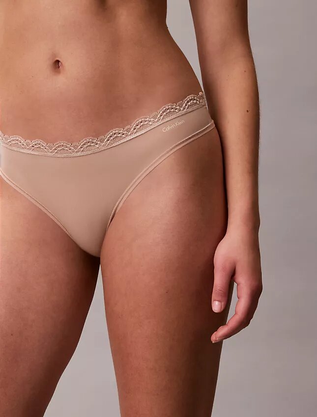 Elastyczne Thong z mikrofibry z koronką Elastyczne Thong z mikrofibry z koronką