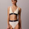 Elastyczny Bralette trójkątny z Microfiber z nadrukiem Monogramu i lekką podszewką Elastyczny Bralette trójkątny z Microfiber z nadrukiem Monogramu i lekką podszewką