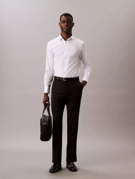 Elegancka koszula slim fit z elastycznego materiału, zapinana na guziki
