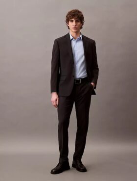 Elegancka koszula slim fit z elastycznego materiału, zapinana na guziki
