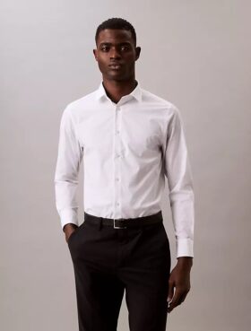 Elegancka koszula slim fit z elastycznego materiału, zapinana na guziki