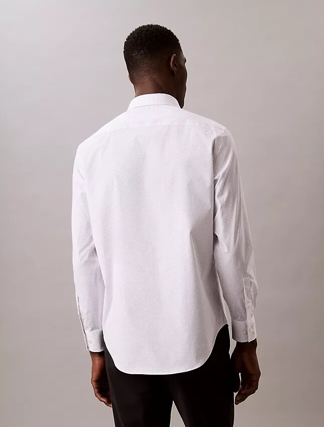 Elegancka koszula slim fit z elastycznego materiału, zapinana na guziki Elegancka koszula slim fit z elastycznego materiału, zapinana na guziki
