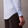 Elegancka koszula slim fit z elastycznego materiału, zapinana na guziki