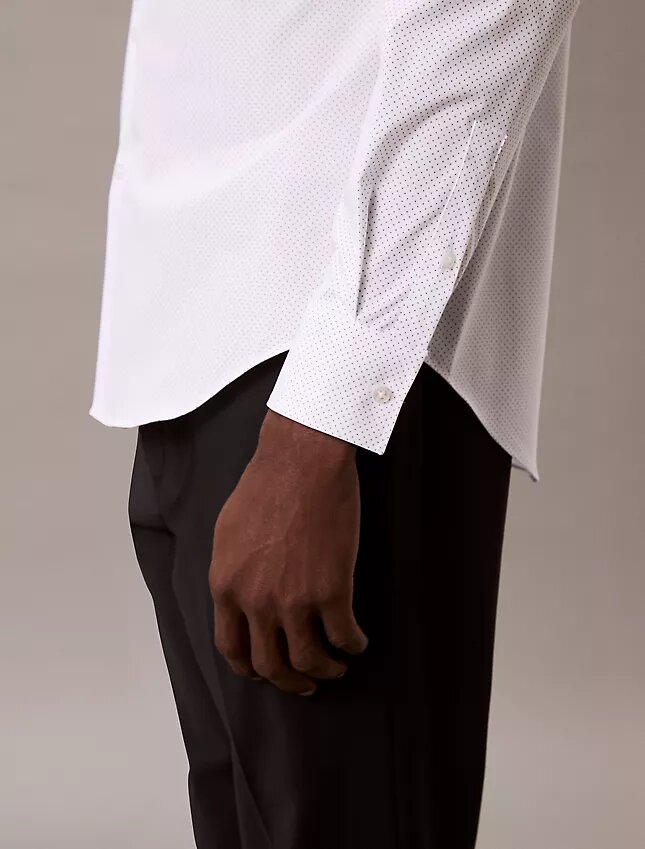 Elegancka koszula slim fit z elastycznego materiału, zapinana na guziki Elegancka koszula slim fit z elastycznego materiału, zapinana na guziki