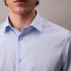 Elegancka koszula slim fit z elastycznego materiału, zapinana na guziki