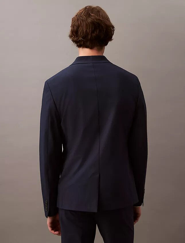 Elegancka marynarka o wąskim kroju Elegancka marynarka o wąskim kroju