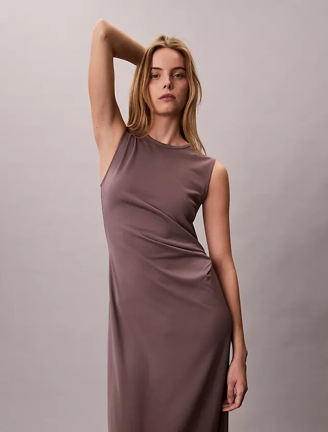 Elegancka sukienka z marszczonego dżerseju Elegancka sukienka z marszczonego dżerseju