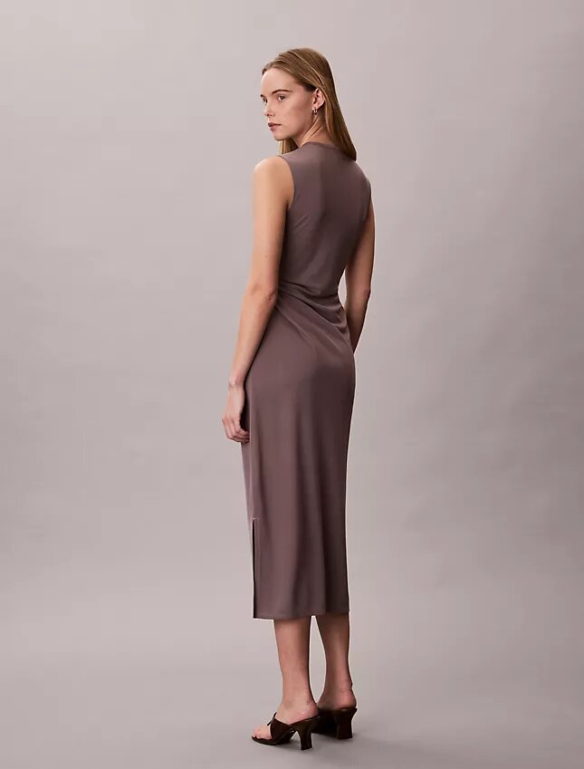 Elegancka sukienka z marszczonego dżerseju Elegancka sukienka z marszczonego dżerseju
