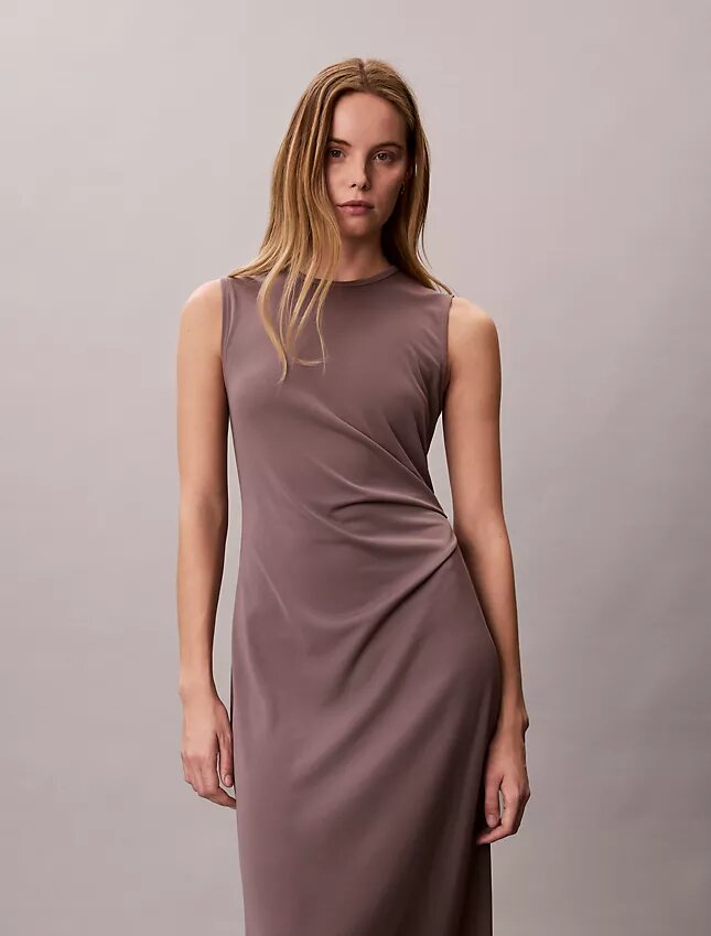 Elegancka sukienka z marszczonego dżerseju Elegancka sukienka z marszczonego dżerseju