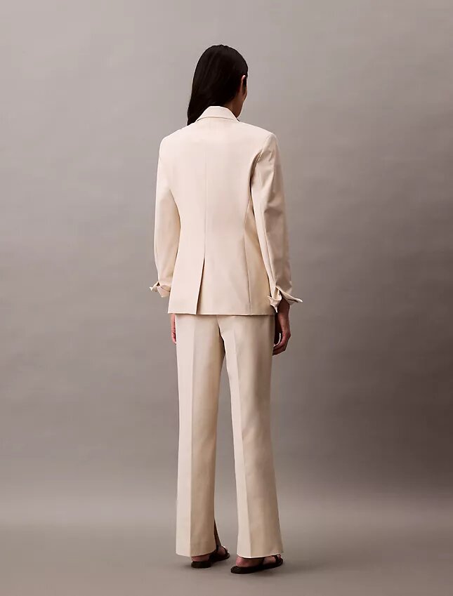Eleganckie spodnie z elastycznego materiału o zwężanych nogawkach Eleganckie spodnie z elastycznego materiału o zwężanych nogawkach