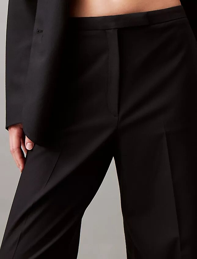 Eleganckie spodnie z szerokimi nogawkami z elastycznego materiału Eleganckie spodnie z szerokimi nogawkami z elastycznego materiału