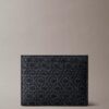 Etui na karty z monogramem o fakturze kamiennej Etui na karty z monogramem o fakturze kamiennej